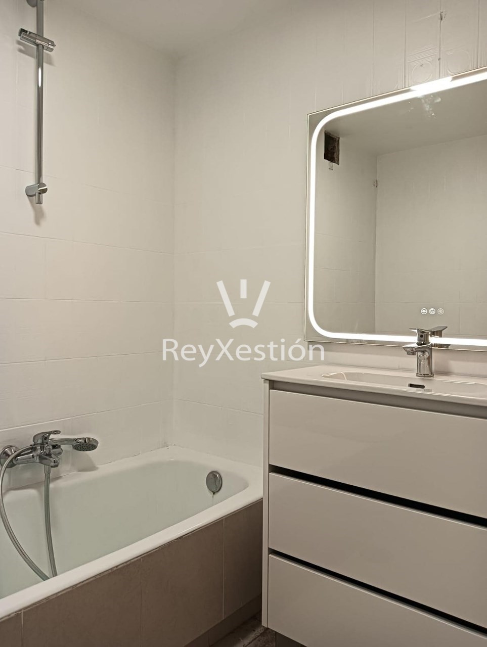 Foto 13 Alquiler de HABITACIONES en Rúa do Castro, Santiago (Facultad de Geografía e Historia) 