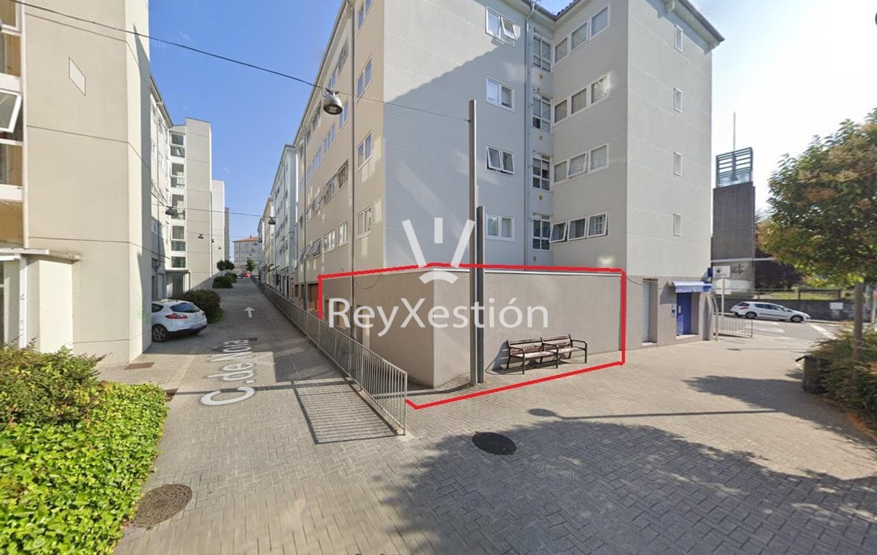 Foto 1 Alúgase LOCAL COMERCIAL en Campus Norte, fronte a Facultade de Filoloxía 