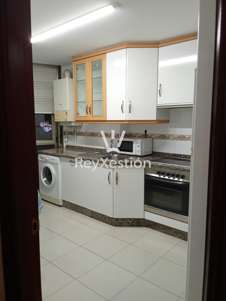 Foto 8 Alúgase PISO en Carballo (con garaxe e trasteiro). 