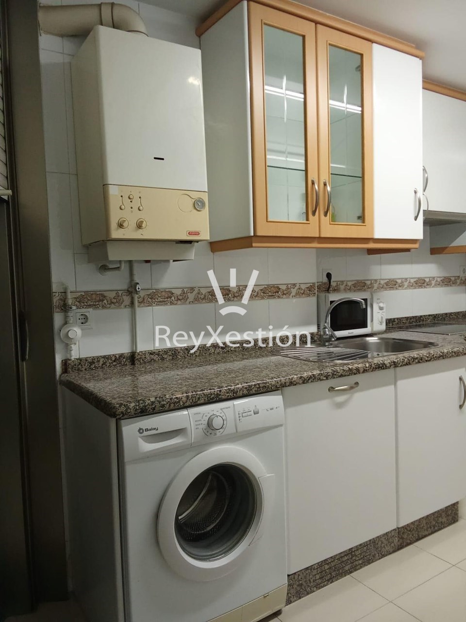 Foto 9 Alúgase PISO en Carballo (con garaxe e trasteiro). 