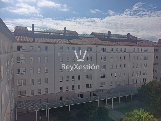 AMPLIO Y LUMINOSO PISO EN VENTA EN LA ZONA DE FONTIÑAS - Santiago de Compostela