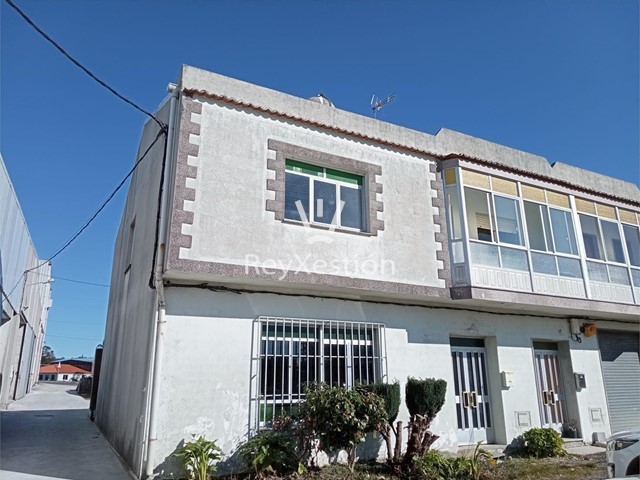 CASA ADOSADA A LA VENTA EN SANTA COMBA (A CORUÑA)