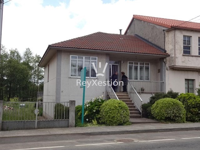 CASA CON PARCELA – LUGAR CANOSA 70, A 4 KM DE CARBALLO, A CORUÑA