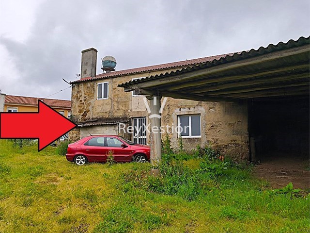 Casa Tradicional Galega (lareira, hórreo e parcela) en Trazo - a 20 km de Santiago