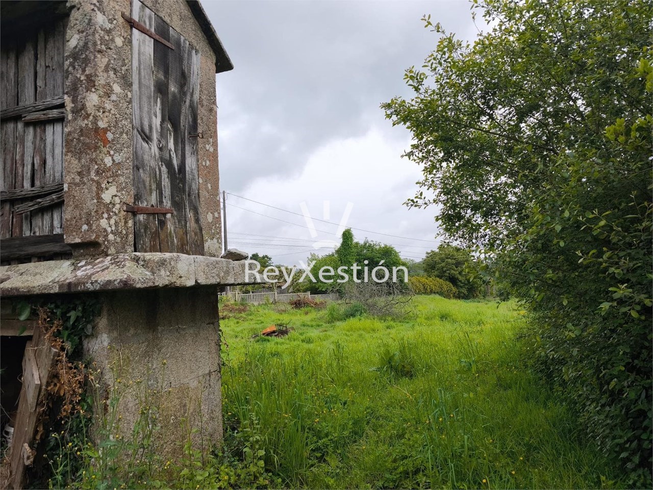 Foto 6 Casa Tradicional Galega (lareira, hórreo e parcela) en Trazo - a 20 km de Santiago