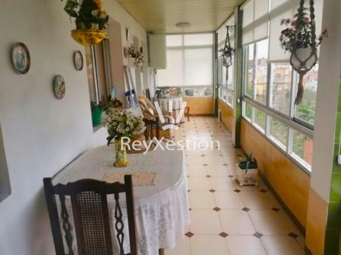 Foto 2 Casa Unifamiliar con garaxe e xardín con caseta, na rúa do Tambre 49, Zona Norte de Santiago