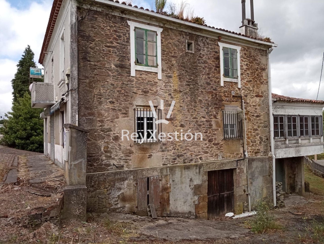 Foto 1 CASA UNIFAMILIAR CON TERRENO Y DOS NAVES EN LAVACOLLA