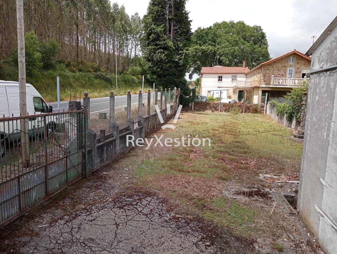 Foto 2 CASA UNIFAMILIAR CON TERRENO Y DOS NAVES EN LAVACOLLA