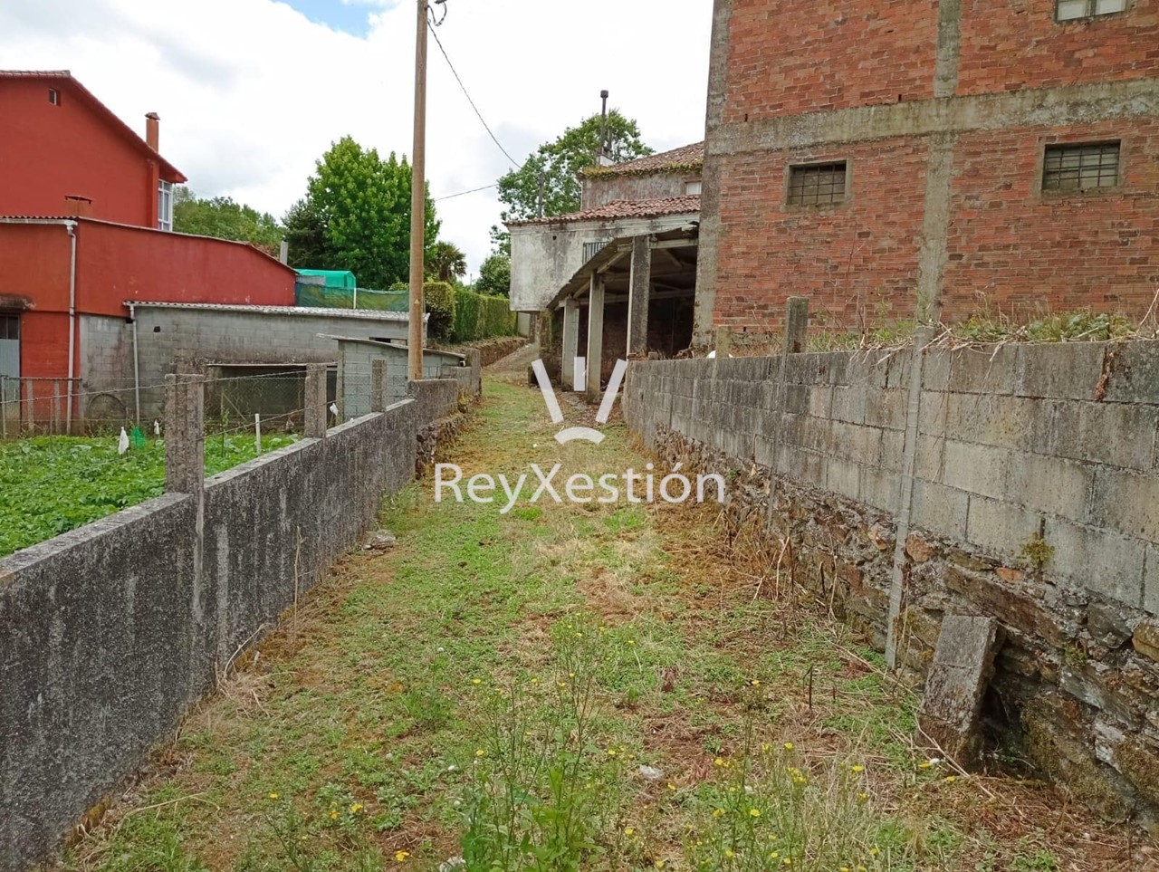 Foto 5 CASA UNIFAMILIAR CON TERRENO Y DOS NAVES EN LAVACOLLA