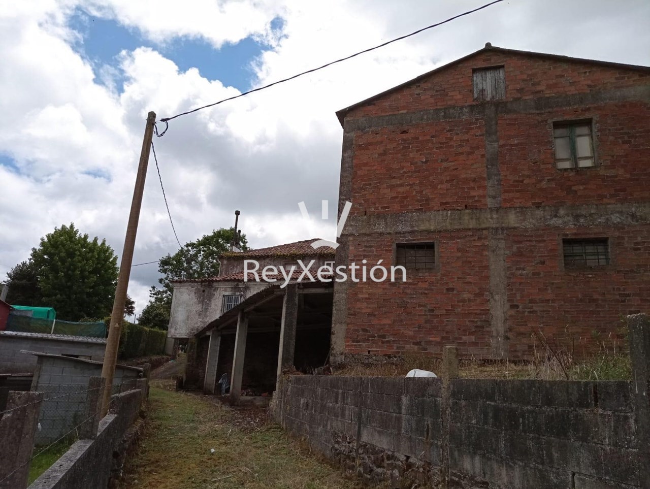 Foto 14 CASA UNIFAMILIAR DE PEDRA (con terreno e 2 naves multiuso) en Lavacolla - Santiago de Compostela