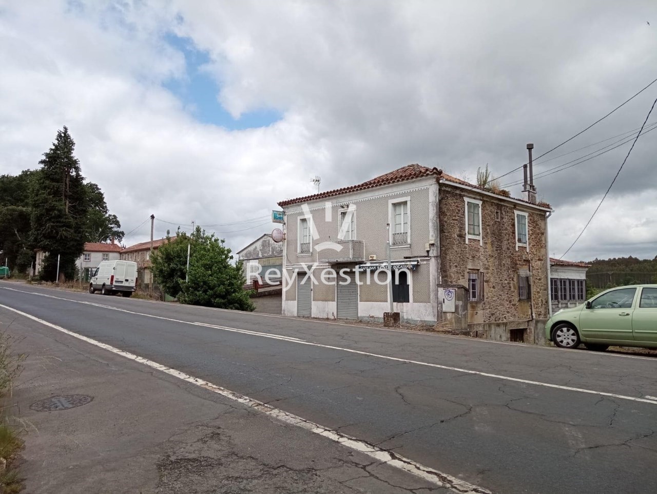 Foto 8 CASA UNIFAMILIAR DE PEDRA (con terreno e 2 naves multiuso) en Lavacolla - Santiago de Compostela