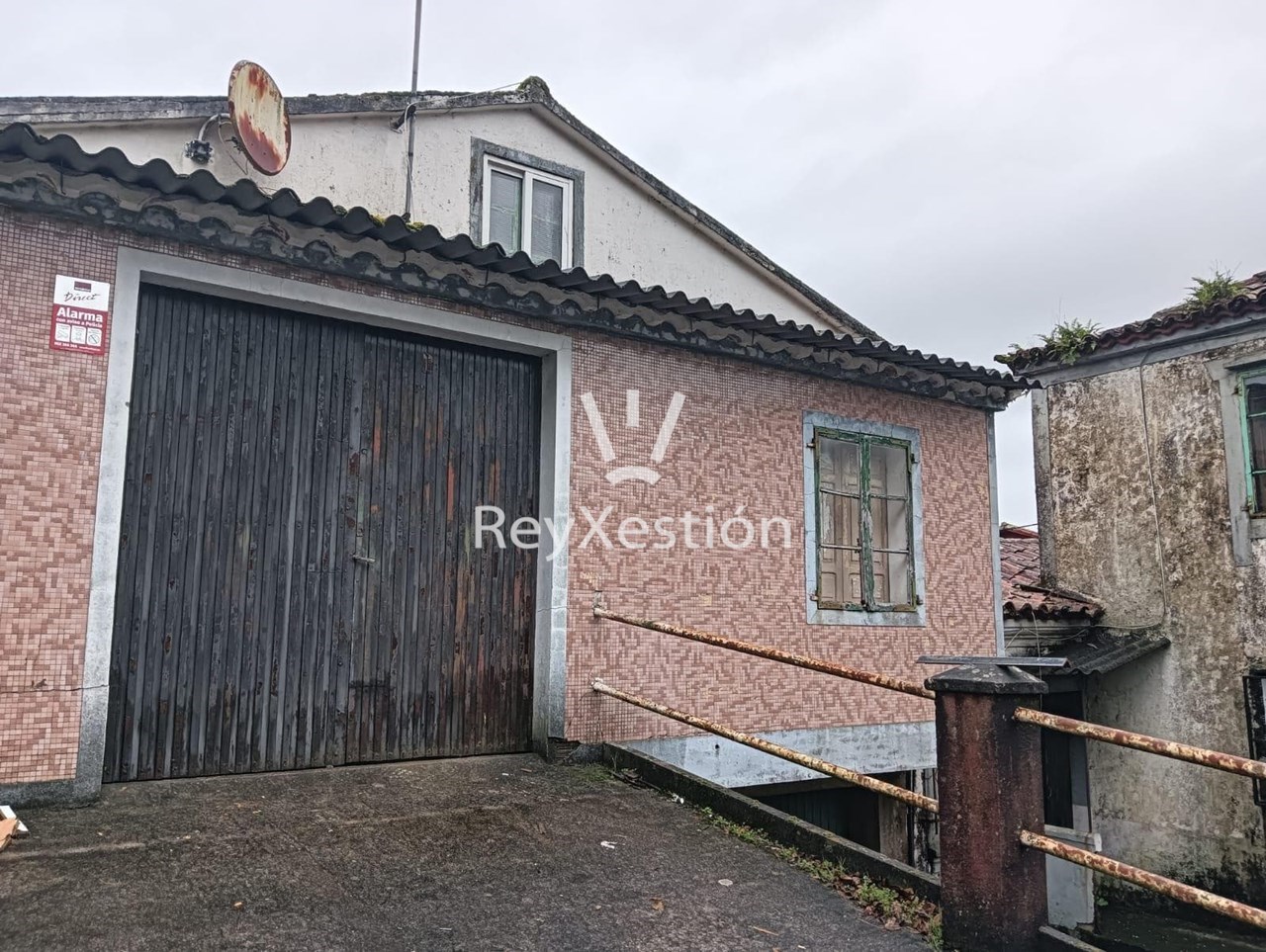 Foto 19 CASA UNIFAMILIAR DE PEDRA (con terreno e dúas naves multiuso) en Lavacolla