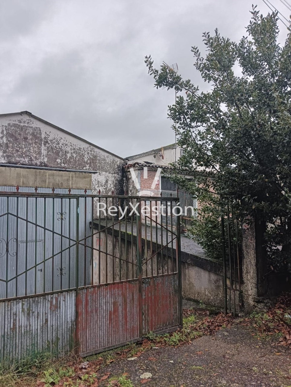 Foto 20 CASA UNIFAMILIAR DE PEDRA (con terreno e dúas naves multiuso) en Lavacolla