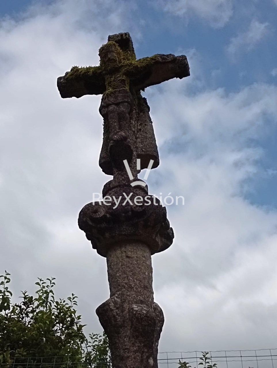 Foto 15 CASA UNIFAMILIAR DE PIEDRA PARA REHABILITAR - CON TERRENO Y DOS NAVES EN LAVACOLLA