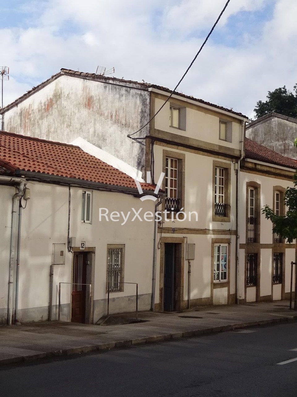 Foto 1 CASA UNIFAMILIAR na rúa Salvadas, CAMPUS NORTE, Santiago