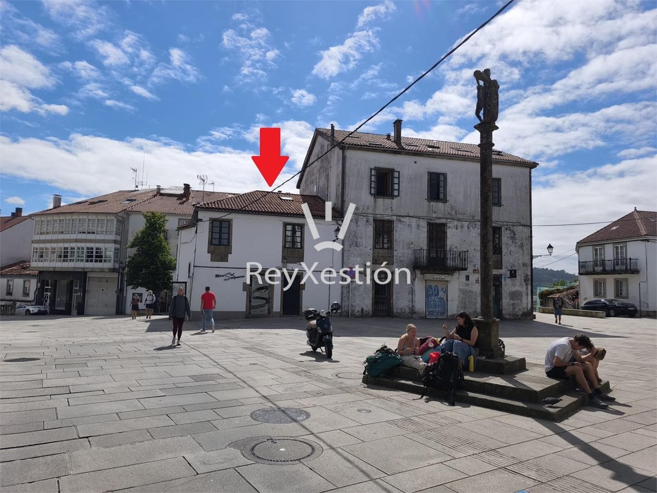 Foto 1 CHALET ADOSADO CON LOCAL OPERATIVO, en Rúa Cruz de San Pedro (Casco histórico a 5 min.)