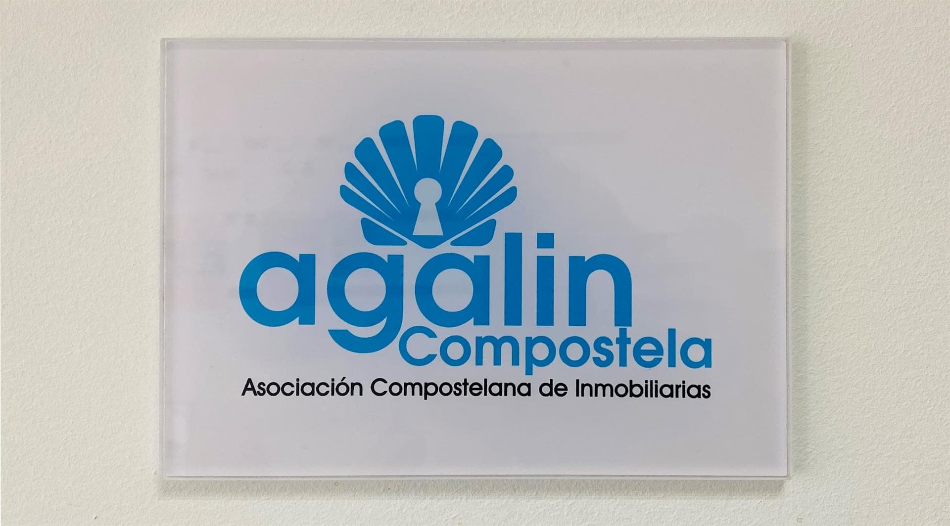 Socio fundador da Asociación Galega de Inmobiliarias (AGALIN)