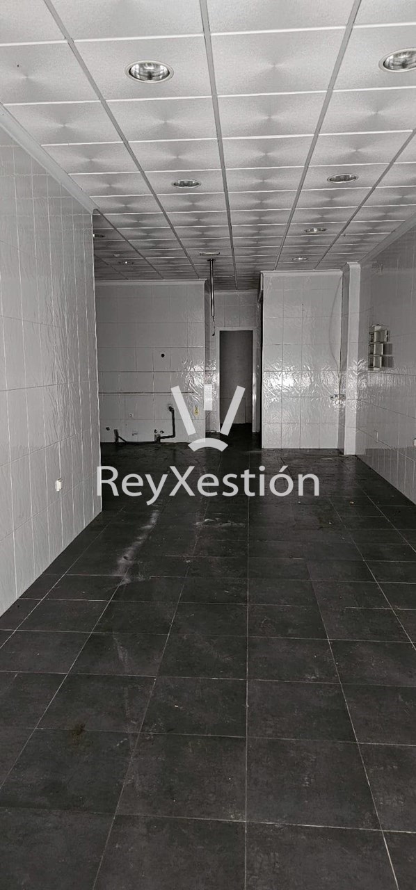 Foto 3 LOCAL COMERCIAL CON GARAXE - CAMPUS SUR - SANTIAGO 