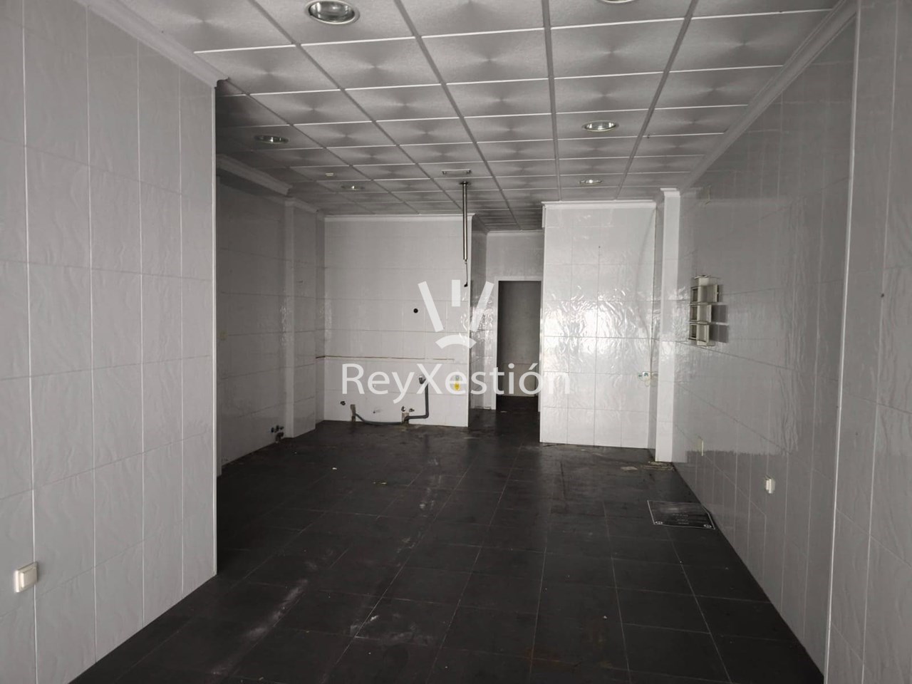 Foto 5 LOCAL COMERCIAL CON GARAXE - CAMPUS SUR - SANTIAGO 