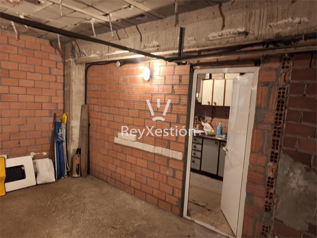 LOCAL EN VENTA - ZONA NORTE DE SANTIAGO - JUNTO A LA ESCUELA DE IDIOMAS - Santiago de Compostela