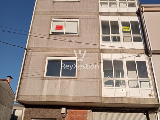 PISO A LA VENTA EN SANTA COMBA EN CONSTRUCCIÓN PENDIENTE DE REMATAR