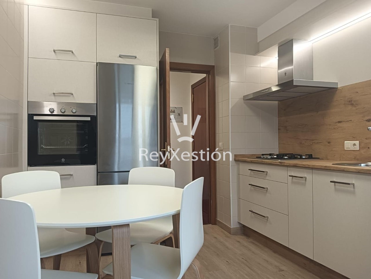 Foto 1 Piso na rúa Manuel María - S. Caetano, Santiago de Compostela (con garaxe e trasteiro)