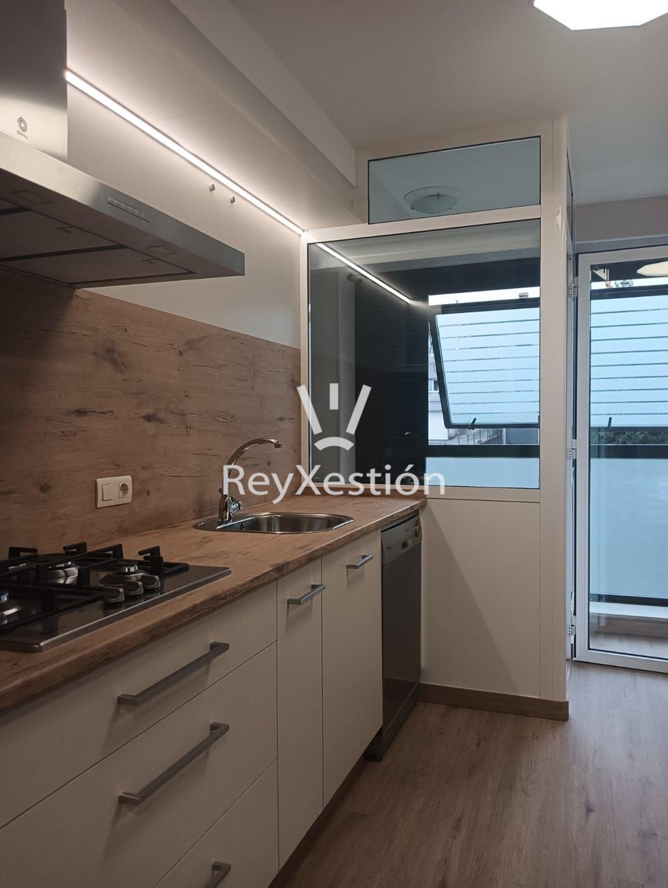 Foto 2 Piso na rúa Manuel María - S. Caetano, Santiago de Compostela (con garaxe e trasteiro)