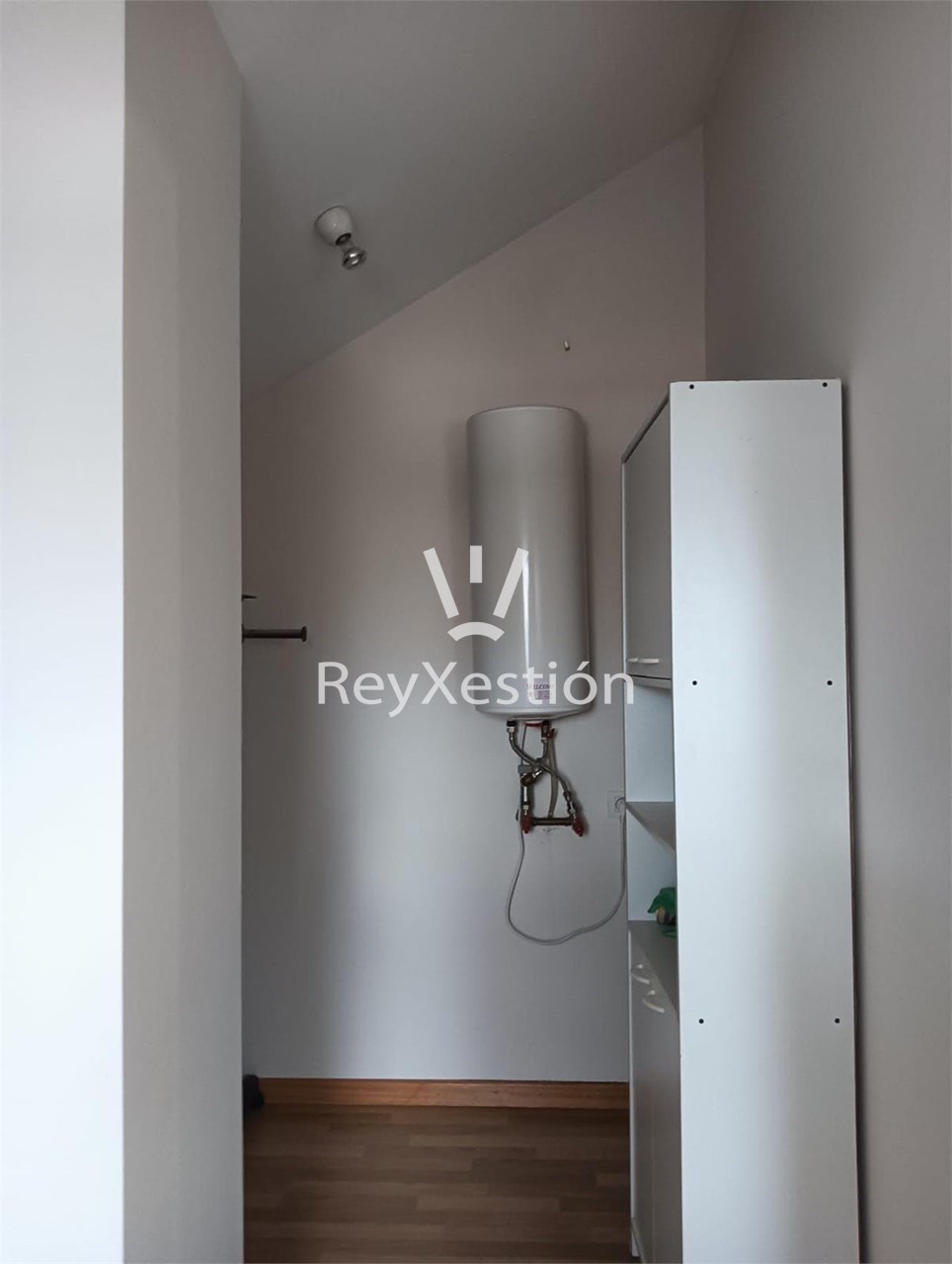 Foto 12 SE ALQUILA ATICO EN ZONA HOSPITAL CLÍNICO - SANTIAGO DE COMPOSTELA
