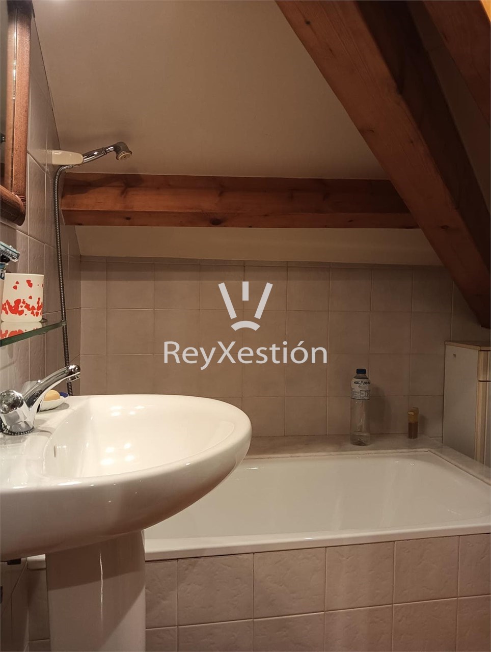 Foto 24 VÉNDESE CASA CON LOCAL, en Rúa CRUZ DE SAN PEDRO (Santiago de Compostela)