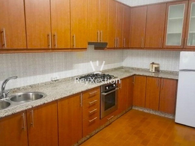 Véndese Casa Unifamiliar (garaxe + xardín), na rúa do Tambre 51, Zona Norte de Santiago - Santiago de Compostela