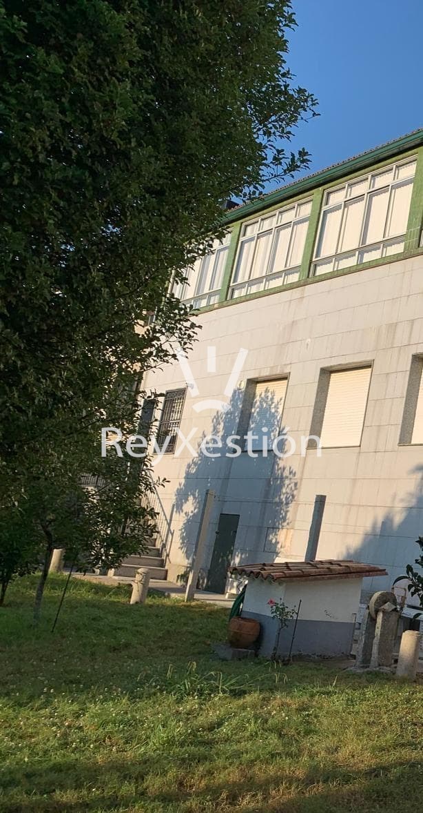 Foto 2 Véndese Casa Unifamiliar (garaxe + xardín),  Zona Norte de Santiago