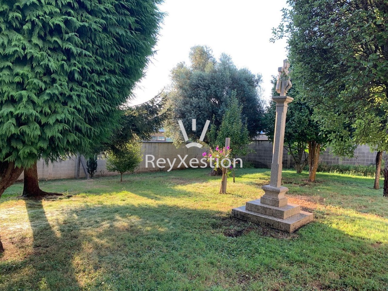 Foto 3 Véndese Casa Unifamiliar (garaxe + xardín),  Zona Norte de Santiago