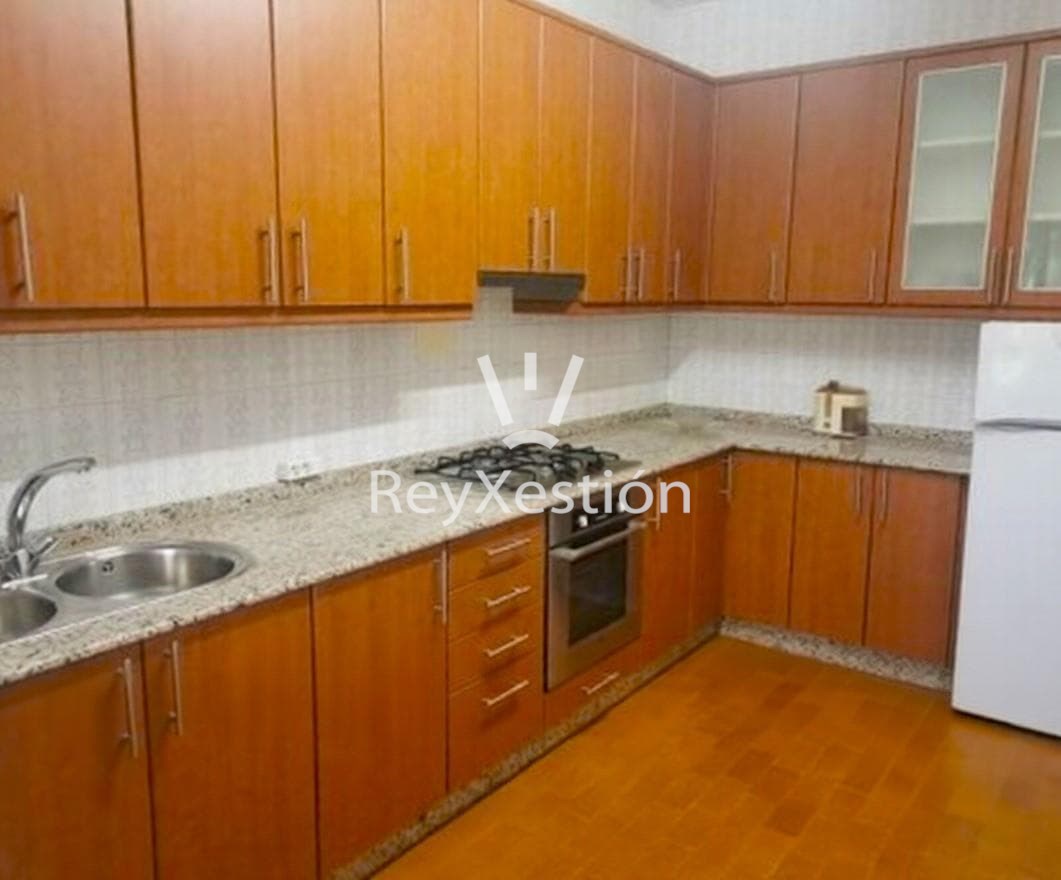 Foto 5 Véndese Casa Unifamiliar (garaxe + xardín),  Zona Norte de Santiago