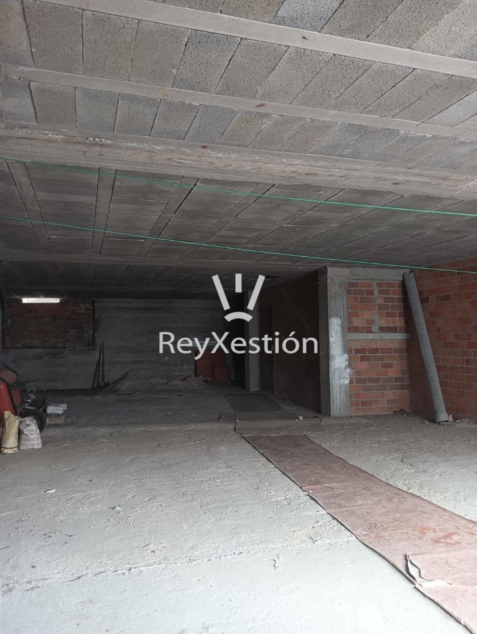 Foto 5 Véndese LOCAL (-1) para uso VIVENDA (con Terrraza e plaza de Garaxe)