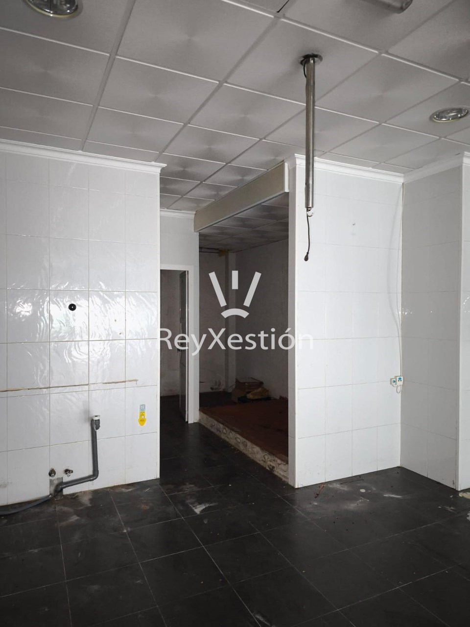 Foto 4 Véndese LOCAL COMERCIAL (con garaxe), en Conxo, Santiago de Compostela