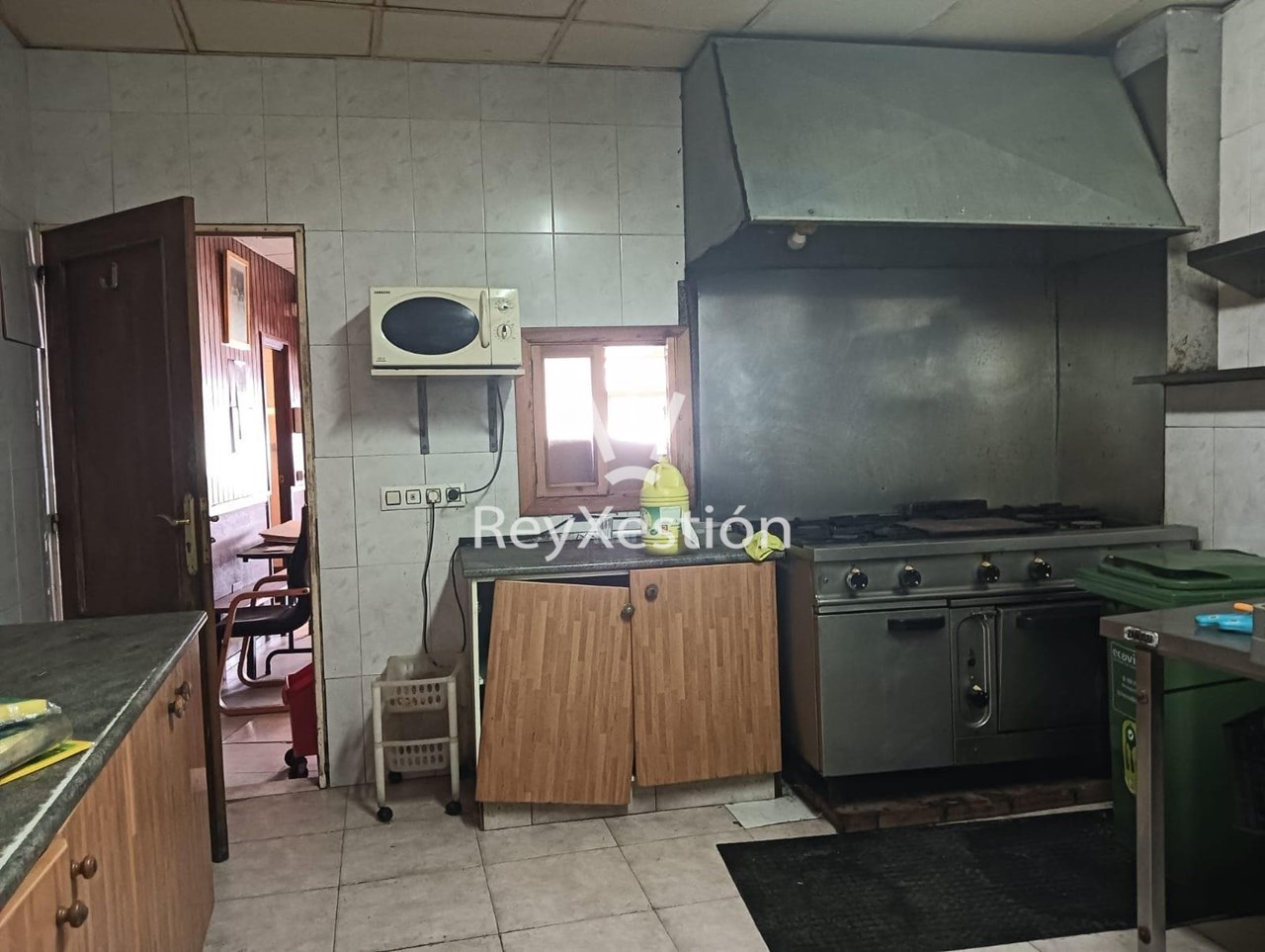 Foto 10 VÉNDESE LOCAL COMERCIAL. CON VIVENDA E ALMACÉN, EN ZONA VISTA ALEGRE