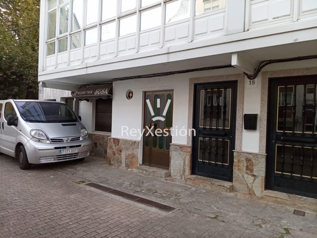 VENDESE LOCAL COMERCIAL EN ZONA NORTE, SANTIAGO DE COMPOSTELA