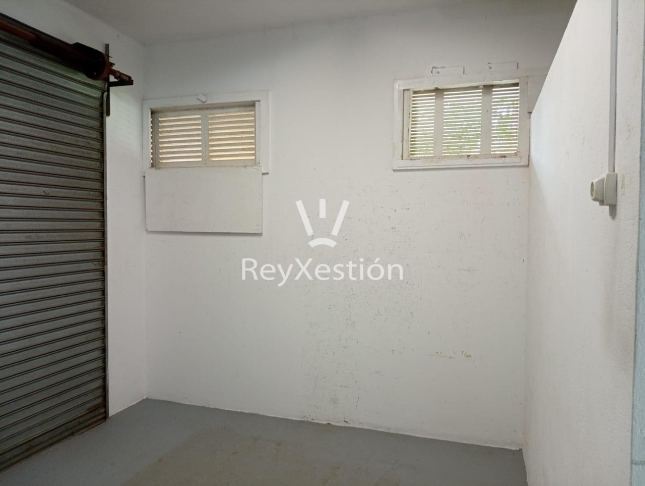 Foto 10 Véndese LOCAL COMERCIAL na rúa Santa Comba, Campus Norte. Santiago de Compostela.