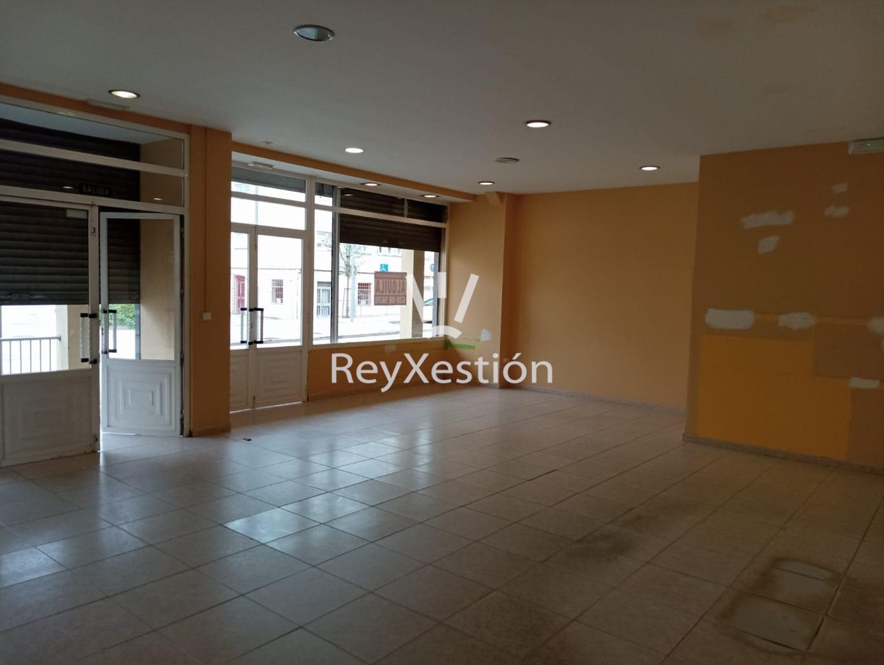 Foto 4 Véndese LOCAL COMERCIAL na rúa Santa Comba, Campus Norte. Santiago de Compostela.