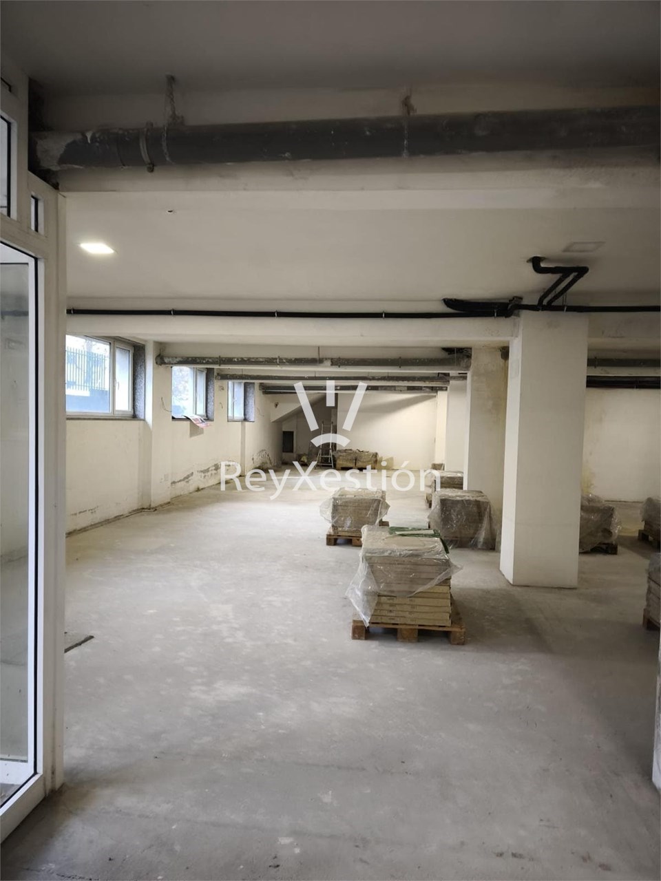 Foto 6 Véndese LOCAL SEMISÓTANO, en Rúa Pelamios 16, Campus Norte, Santiago. 