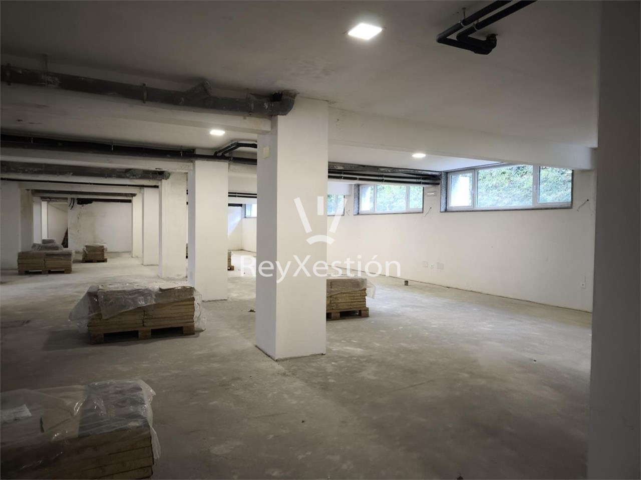 Foto 8 Véndese LOCAL SEMISÓTANO, en Rúa Pelamios 16, Campus Norte, Santiago. 