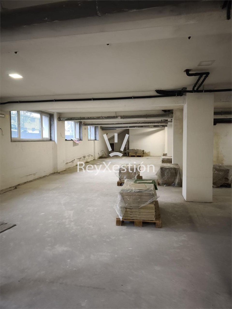 Foto 10 Véndese LOCAL SEMISÓTANO, en Rúa Pelamios, Campus Norte, Santiago. 