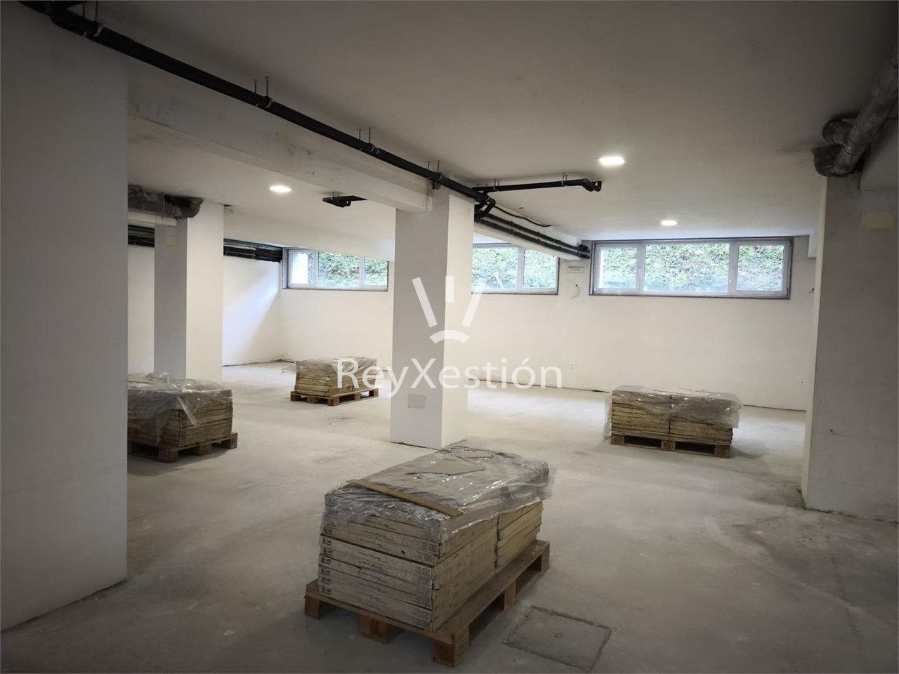 Foto 12 Véndese LOCAL SEMISÓTANO, en Rúa Pelamios, Campus Norte, Santiago. 