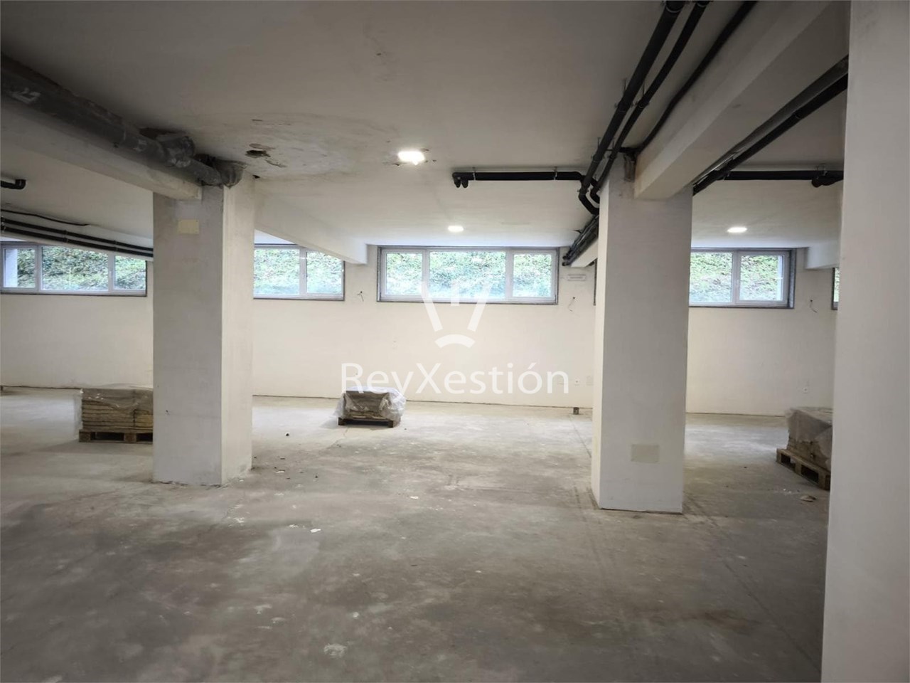 Foto 13 Véndese LOCAL SEMISÓTANO, en Rúa Pelamios, Campus Norte, Santiago. 