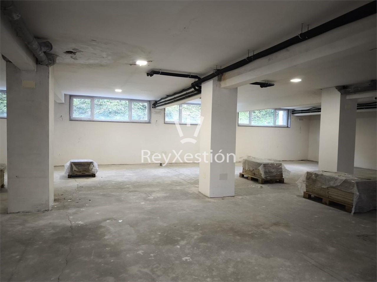 Foto 15 Véndese LOCAL SEMISÓTANO, en Rúa Pelamios, Campus Norte, Santiago. 