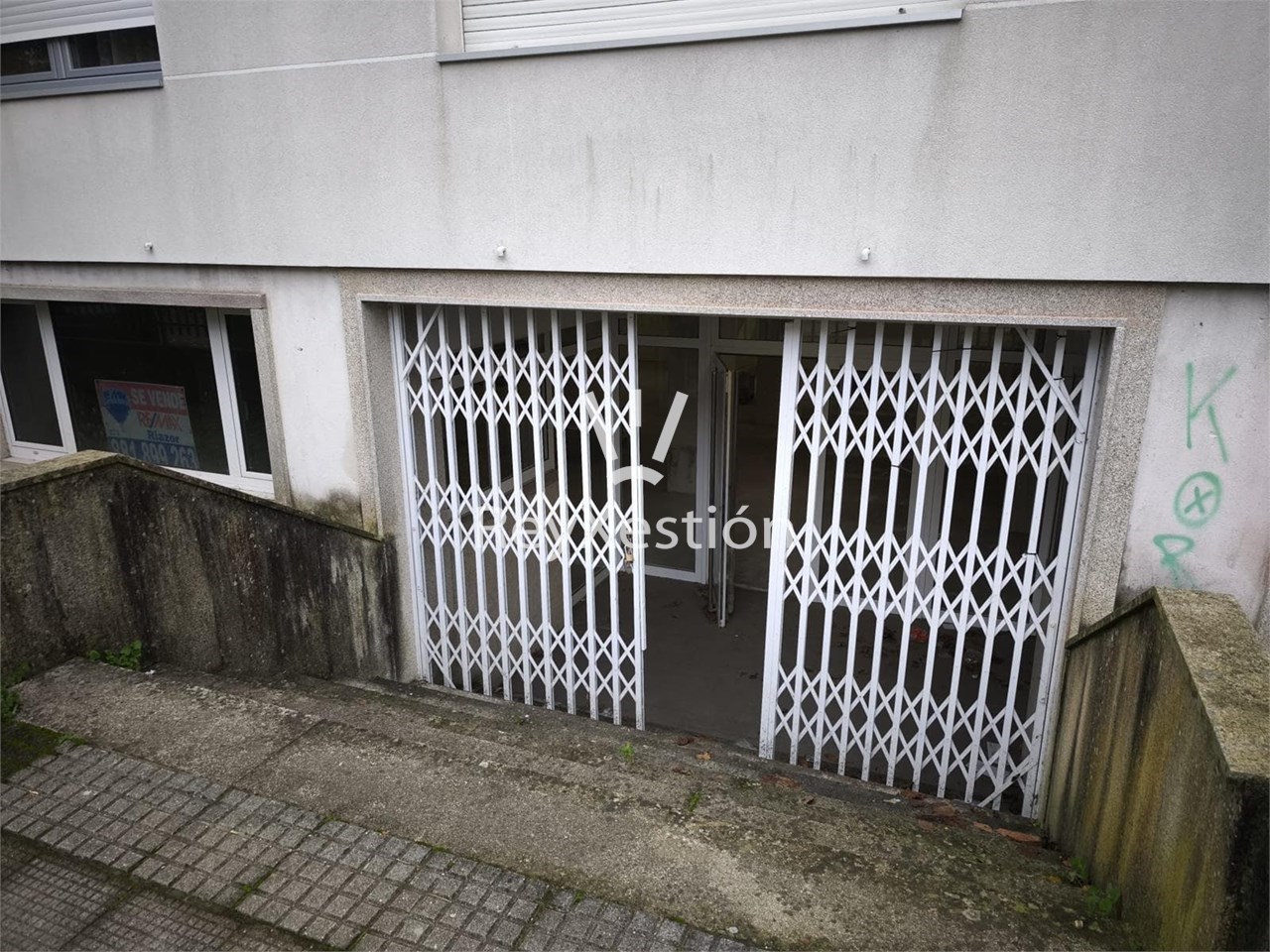 Foto 3 Véndese LOCAL SEMISÓTANO, en Rúa Pelamios, Campus Norte, Santiago. 